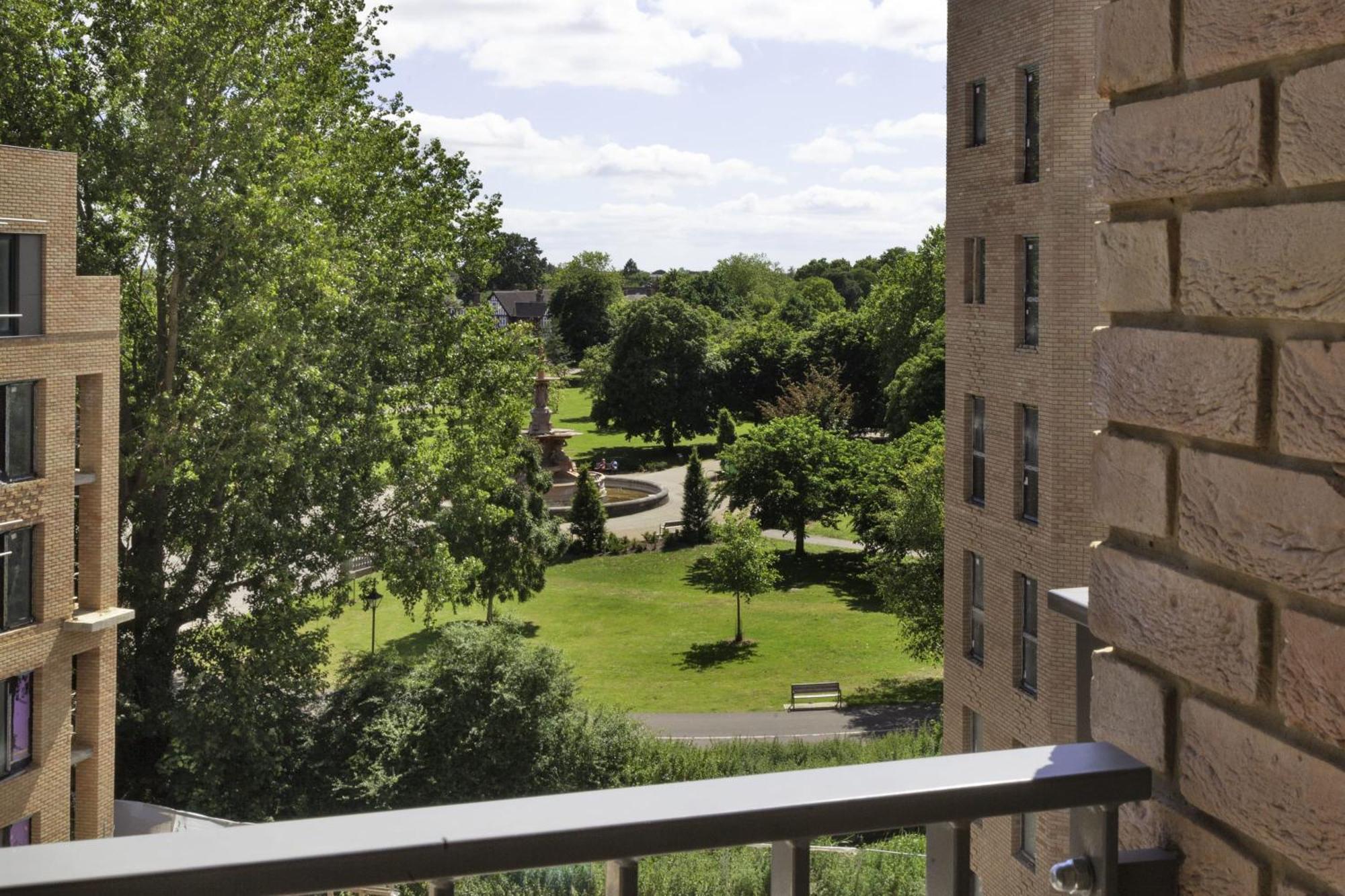 Lovely 2 Bedroom Apartment In Central Ashford Ashford  Exterior photo